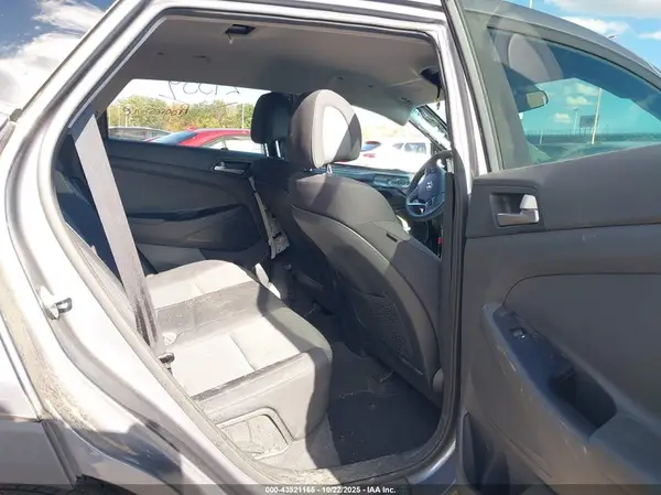 KM8J2CA47JU681118 2018 HYUNDAI TUCSON - Image 8