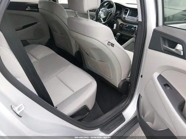 KM8J2CA47JU693222 2018 HYUNDAI TUCSON - Image 8