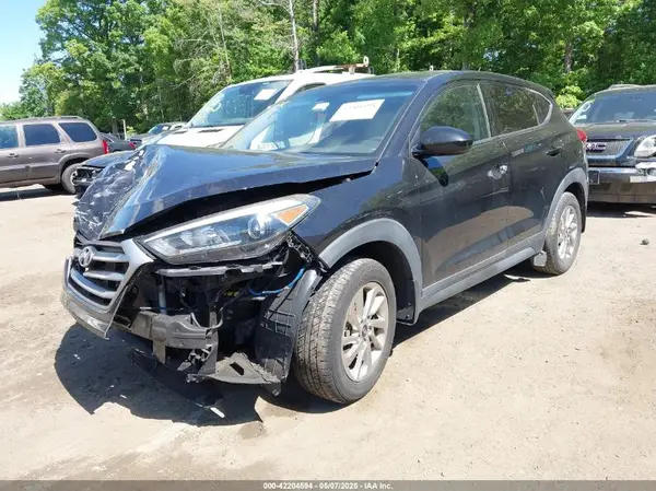 KM8J2CA47JU696122 2018 HYUNDAI TUCSON - Image 2