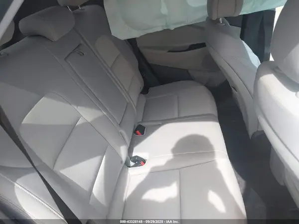 KM8J2CA47JU703831 2018 HYUNDAI TUCSON - Image 8