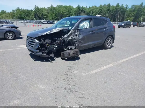 KM8J2CA47JU769120 2018 HYUNDAI TUCSON - Image 2