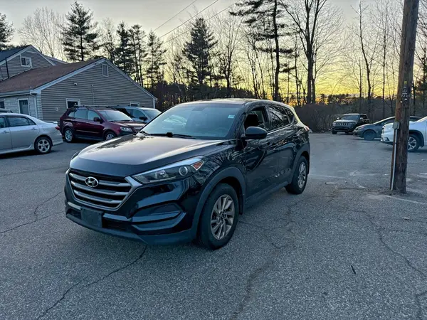 KM8J2CA47JU803752 2018 HYUNDAI TUCSON - Image 2