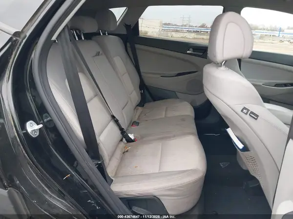 KM8J2CA47JU803802 2018 HYUNDAI TUCSON - Image 8