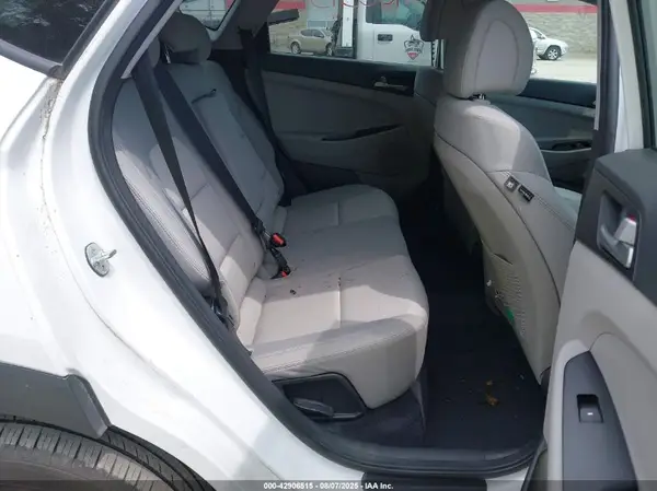 KM8J2CA47JU821233 2018 HYUNDAI TUCSON - Image 8