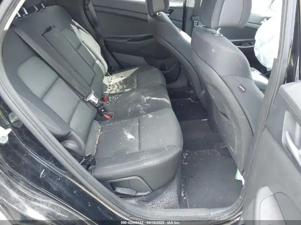 KM8J2CA47JU824441 2018 HYUNDAI TUCSON - Image 8