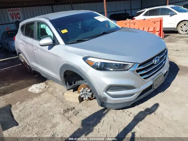 KM8J2CA47JU828215 2018 HYUNDAI TUCSON - Image 1