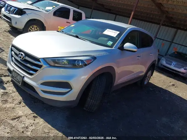 KM8J2CA47JU828215 2018 HYUNDAI TUCSON - Image 2