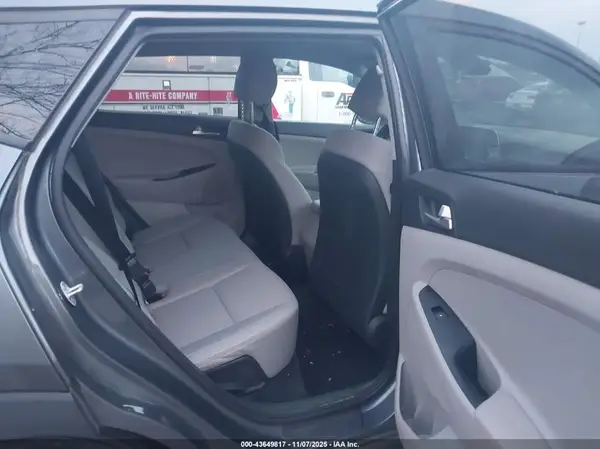 KM8J2CA47KU039631 2019 HYUNDAI TUCSON - Image 8