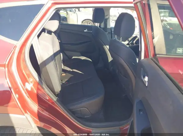 KM8J2CA47KU883040 2019 HYUNDAI TUCSON - Image 8