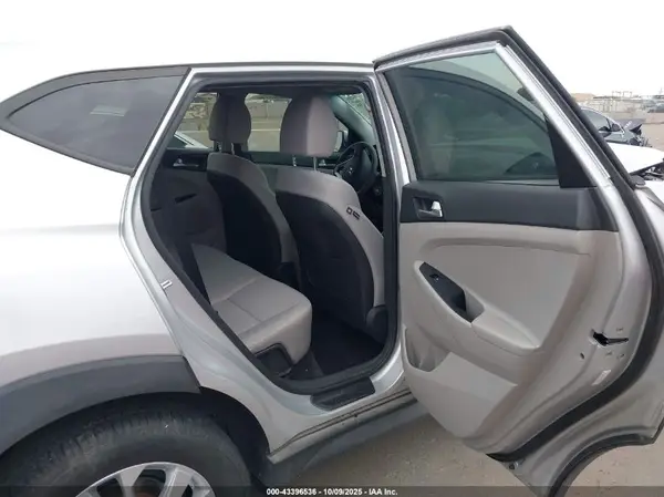KM8J2CA47KU890117 2019 HYUNDAI TUCSON - Image 8
