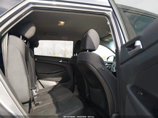 KM8J2CA47KU909135 2019 HYUNDAI TUCSON - Image 8