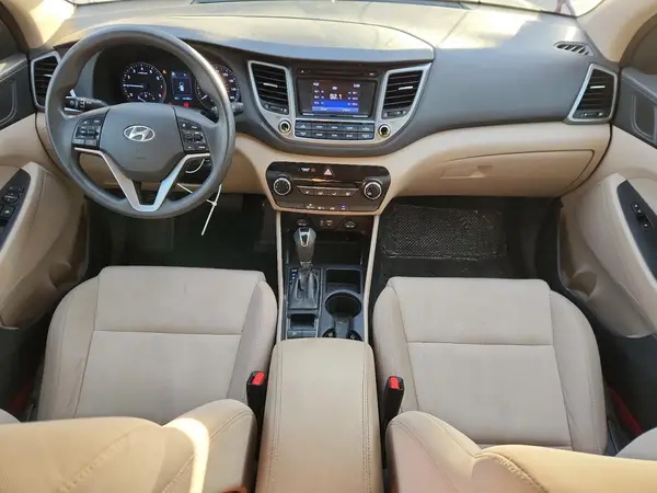 KM8J2CA48JU610705 2018 HYUNDAI TUCSON - Image 8