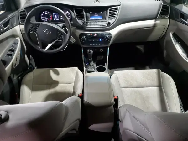 KM8J2CA48JU631537 2018 HYUNDAI TUCSON - Image 8