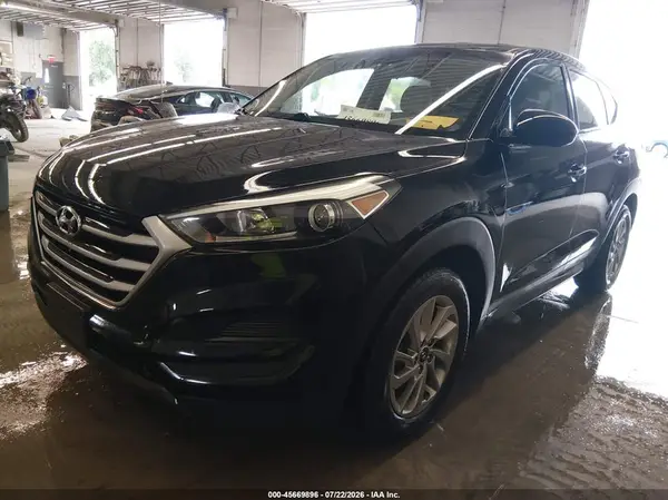KM8J2CA48JU655675 2018 HYUNDAI TUCSON - Image 2