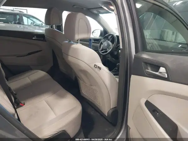KM8J2CA48JU657491 2018 HYUNDAI TUCSON - Image 8