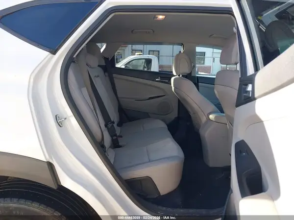 KM8J2CA48JU660214 2018 HYUNDAI TUCSON - Image 8