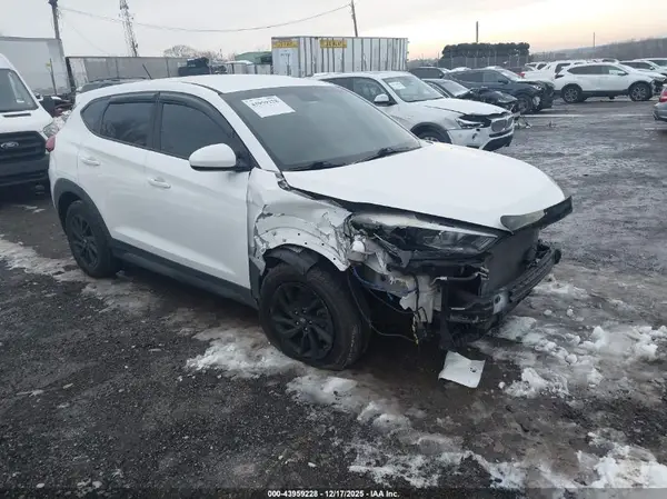 KM8J2CA48JU660231 2018 HYUNDAI TUCSON - Image 1