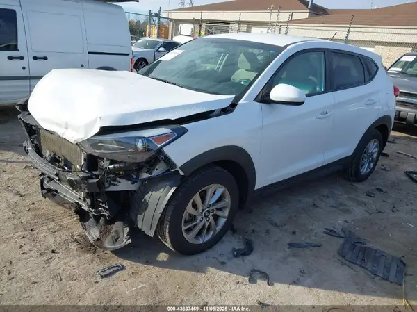 KM8J2CA48JU660259 2018 HYUNDAI TUCSON - Image 2