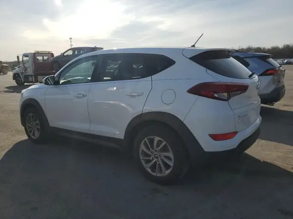 KM8J2CA48JU665607 2018 HYUNDAI TUCSON - Image 2