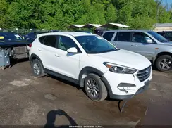 KM8J2CA48JU676140 2018 HYUNDAI TUCSON