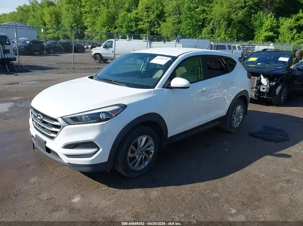 KM8J2CA48JU676140 2018 HYUNDAI TUCSON - Image 2