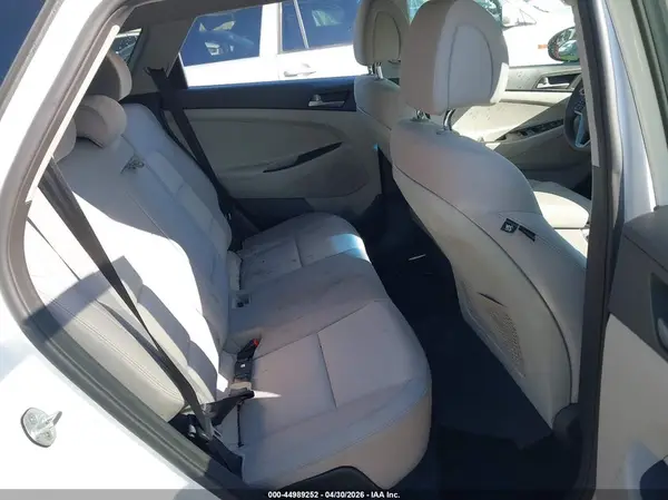 KM8J2CA48JU676140 2018 HYUNDAI TUCSON - Image 8