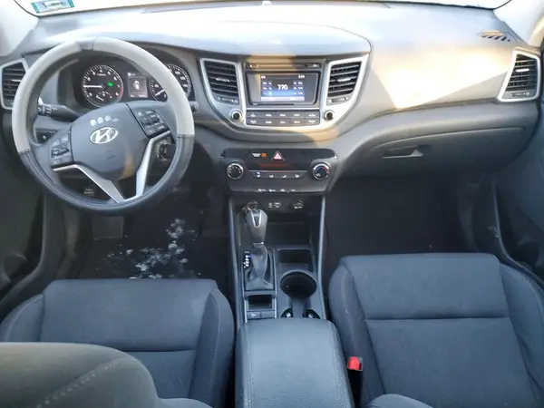 KM8J2CA48JU676445 2018 HYUNDAI TUCSON - Image 8