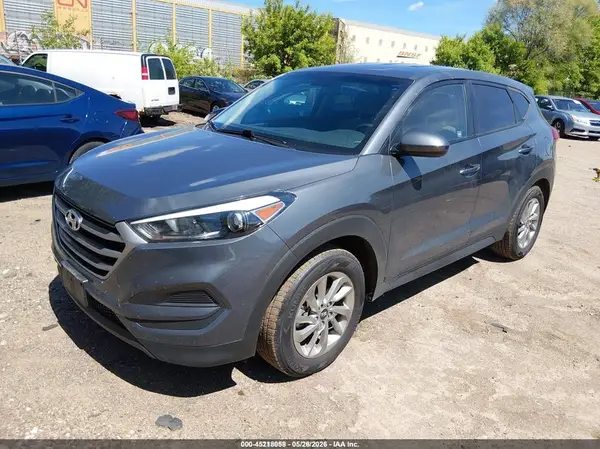 KM8J2CA48JU681046 2018 HYUNDAI TUCSON - Image 2