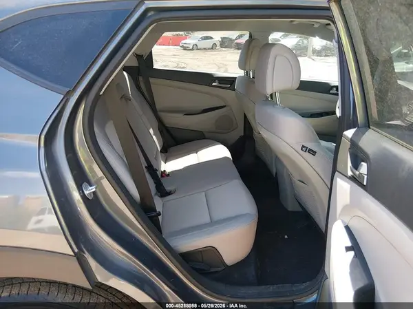 KM8J2CA48JU681046 2018 HYUNDAI TUCSON - Image 8