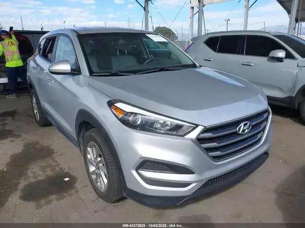KM8J2CA48JU698414 2018 HYUNDAI TUCSON - Image 1