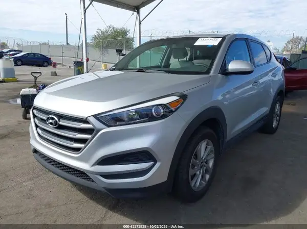 KM8J2CA48JU698414 2018 HYUNDAI TUCSON - Image 2