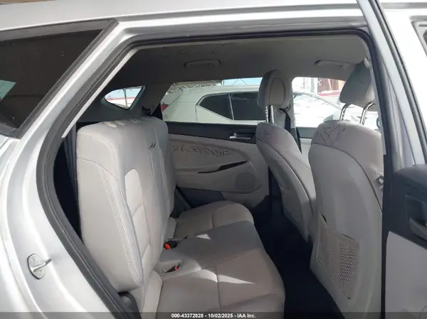 KM8J2CA48JU698414 2018 HYUNDAI TUCSON - Image 8