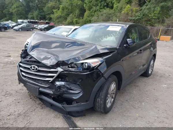 KM8J2CA48JU700212 2018 HYUNDAI TUCSON - Image 2