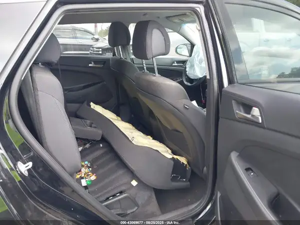 KM8J2CA48JU700212 2018 HYUNDAI TUCSON - Image 8