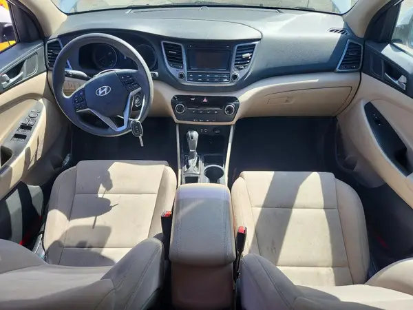 KM8J2CA48JU700484 2018 HYUNDAI TUCSON - Image 8