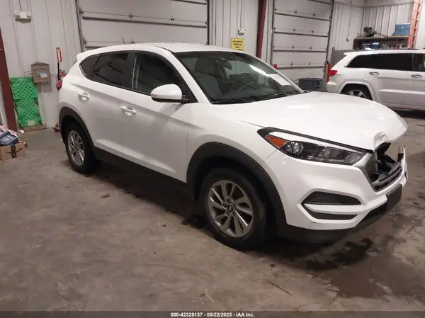 KM8J2CA48JU729113 2018 HYUNDAI TUCSON - Image 1
