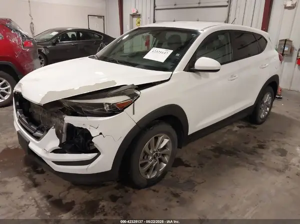KM8J2CA48JU729113 2018 HYUNDAI TUCSON - Image 2