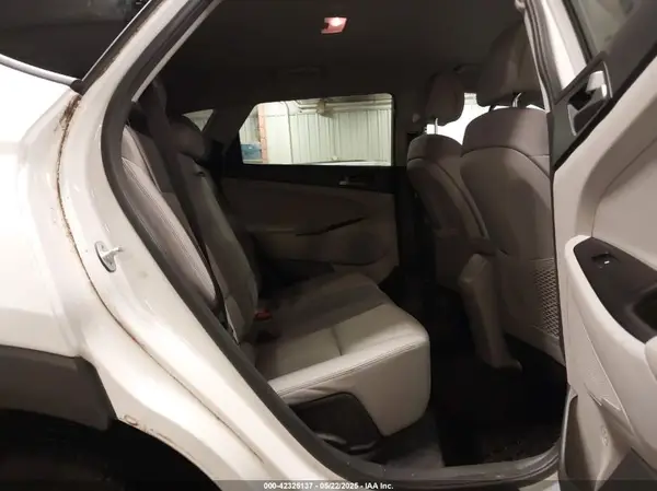 KM8J2CA48JU729113 2018 HYUNDAI TUCSON - Image 8