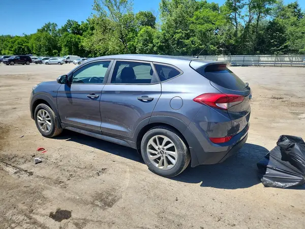 KM8J2CA48JU756814 2018 HYUNDAI TUCSON - Image 2