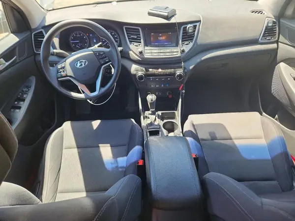 KM8J2CA48JU756814 2018 HYUNDAI TUCSON - Image 8