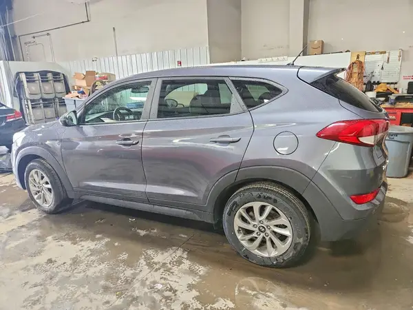 KM8J2CA48JU760846 2018 HYUNDAI TUCSON - Image 2