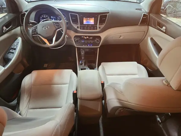 KM8J2CA48JU760846 2018 HYUNDAI TUCSON - Image 8