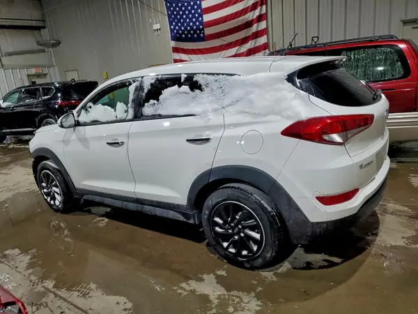 KM8J2CA48JU765223 2018 HYUNDAI TUCSON - Image 2