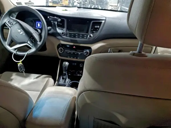 KM8J2CA48JU765223 2018 HYUNDAI TUCSON - Image 8
