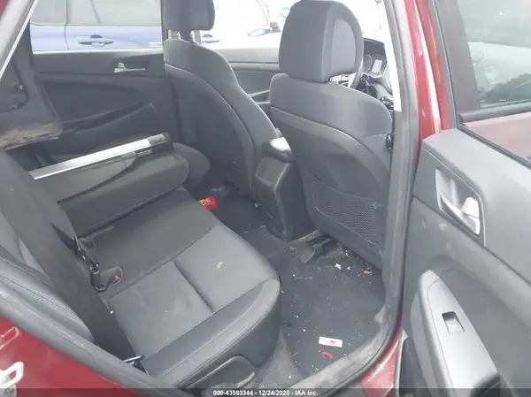KM8J2CA48JU765464 2018 HYUNDAI TUCSON - Image 8