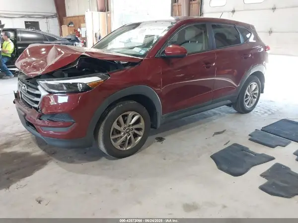 KM8J2CA48JU766100 2018 HYUNDAI TUCSON - Image 2