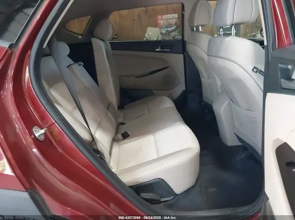 KM8J2CA48JU766100 2018 HYUNDAI TUCSON - Image 8