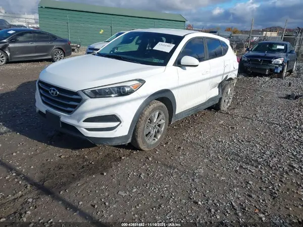 KM8J2CA48JU776657 2018 HYUNDAI TUCSON - Image 2