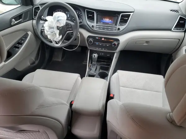 KM8J2CA48JU791062 2018 HYUNDAI TUCSON - Image 8