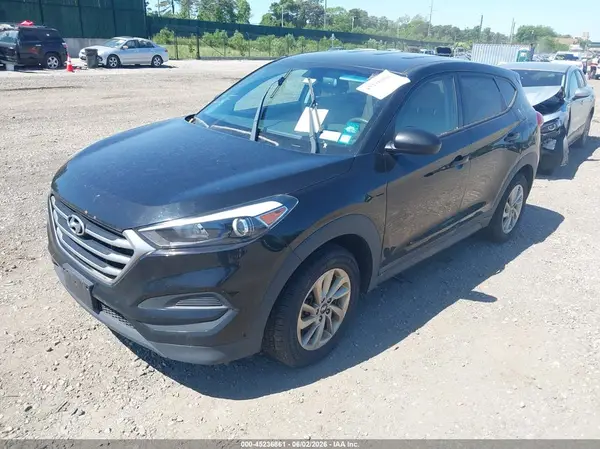 KM8J2CA48JU792003 2018 HYUNDAI TUCSON - Image 2